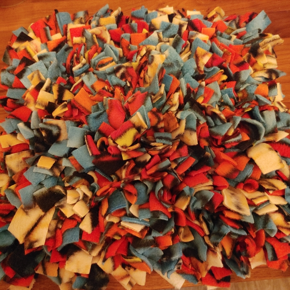 Snuffle mat feeder for dog and cats